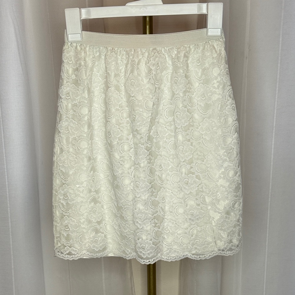 Vintage Chic Lace Mini Skirt Slip in Creamy White